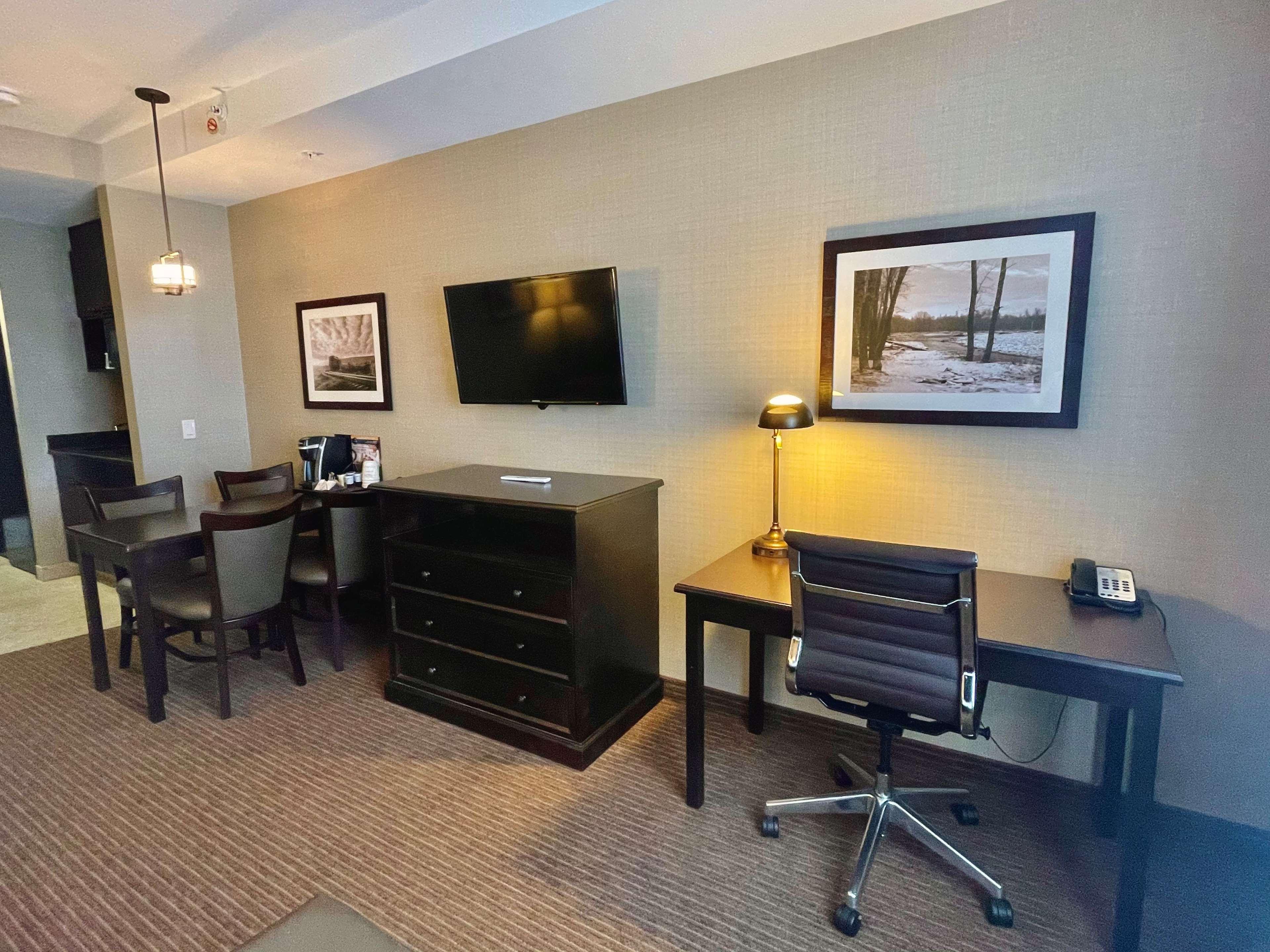Best Western Plus Okotoks Inn & Suites Exterior foto